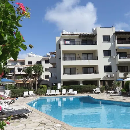 Kings Avenue - Natalia'S Apt Paphos Extérieur photo